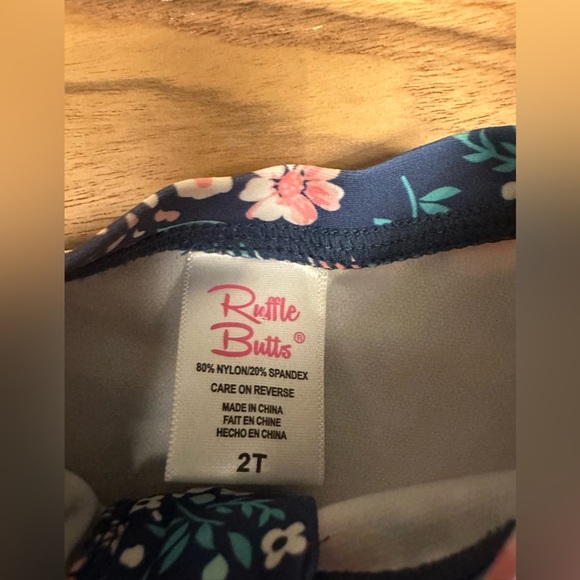 Ruffle Butts Great Condition! Girls Short Sleeve Rash Guard One Piece 2T - Picture 2 of 4